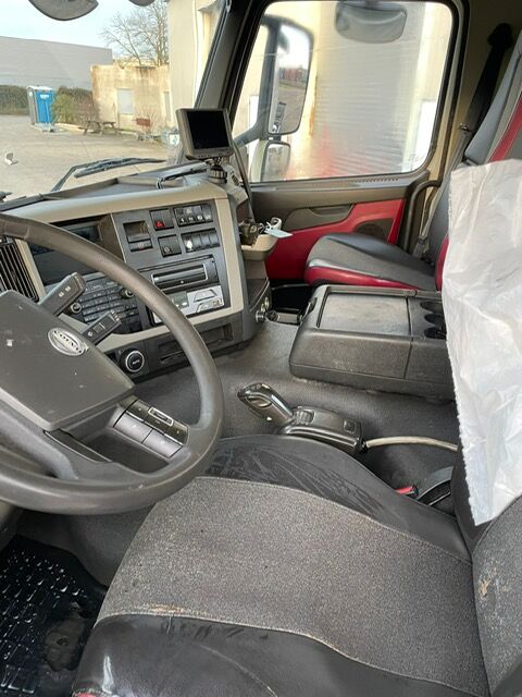 2014 Volvo FM 450 Hook Lift Truck for sale — view 2