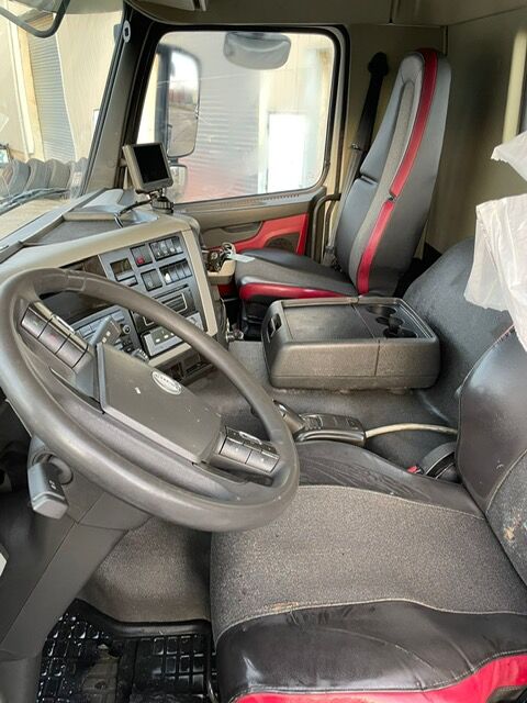 2014 Volvo FM 450 Hook Lift Truck for sale — view 3