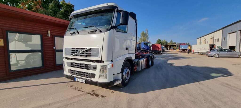 2004 Volvo Hook Lift Truck for sale — view 3