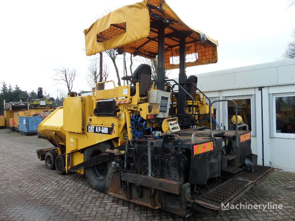 AP CAT 600 Asphalt Paver for sale — view 2