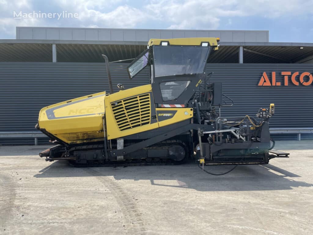Bomag Road - Asphalt Paver for sale — view 2