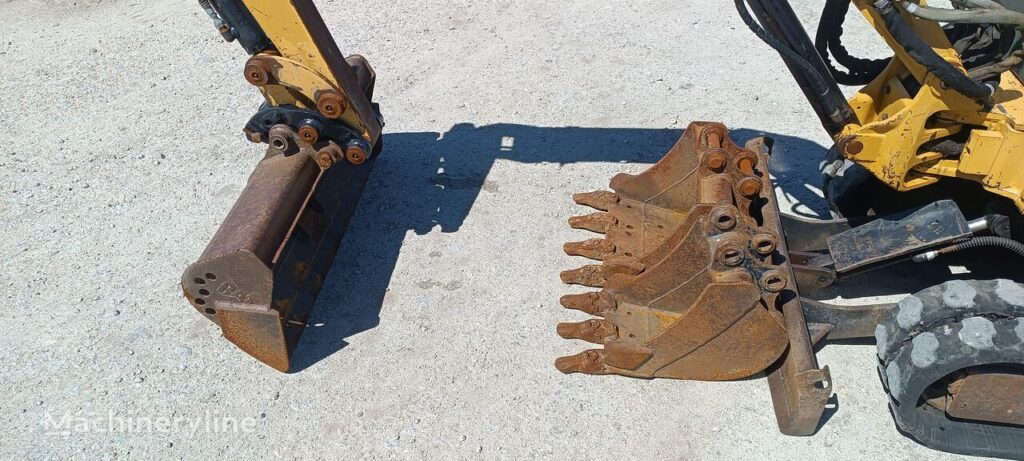 1999 Caterpillar Excavator - Mini for sale — view 2
