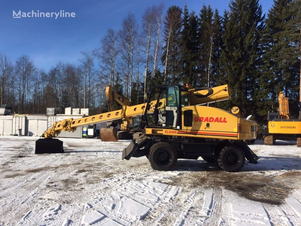 2003 Gradall XL 3300 Excavator - Wheel for sale — view 2