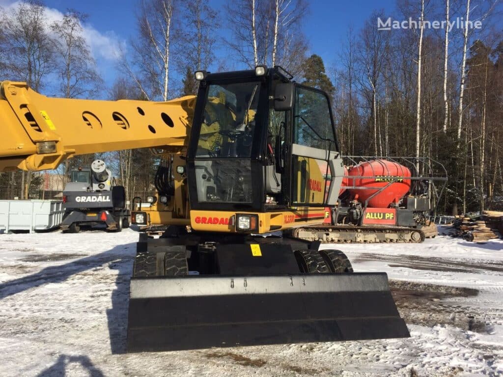 2003 Gradall XL 3300 Excavator - Wheel for sale — view 4