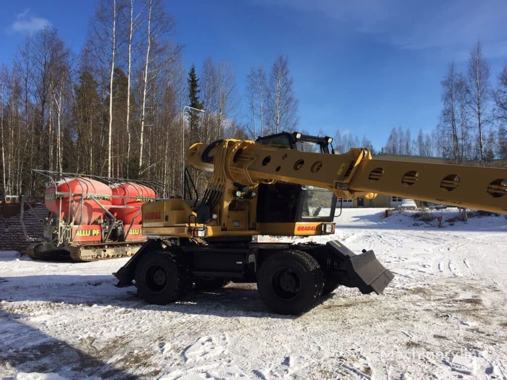 2003 Gradall XL 3300 Excavator - Wheel for sale — view 5