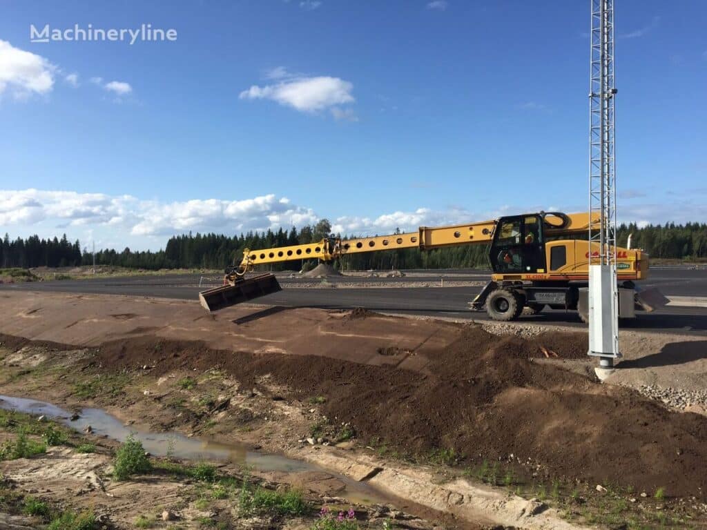 2005 Gradall Excavator - Wheel for sale — view 2