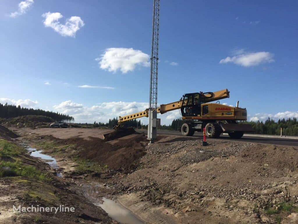 2005 Gradall Excavator - Wheel for sale — view 3
