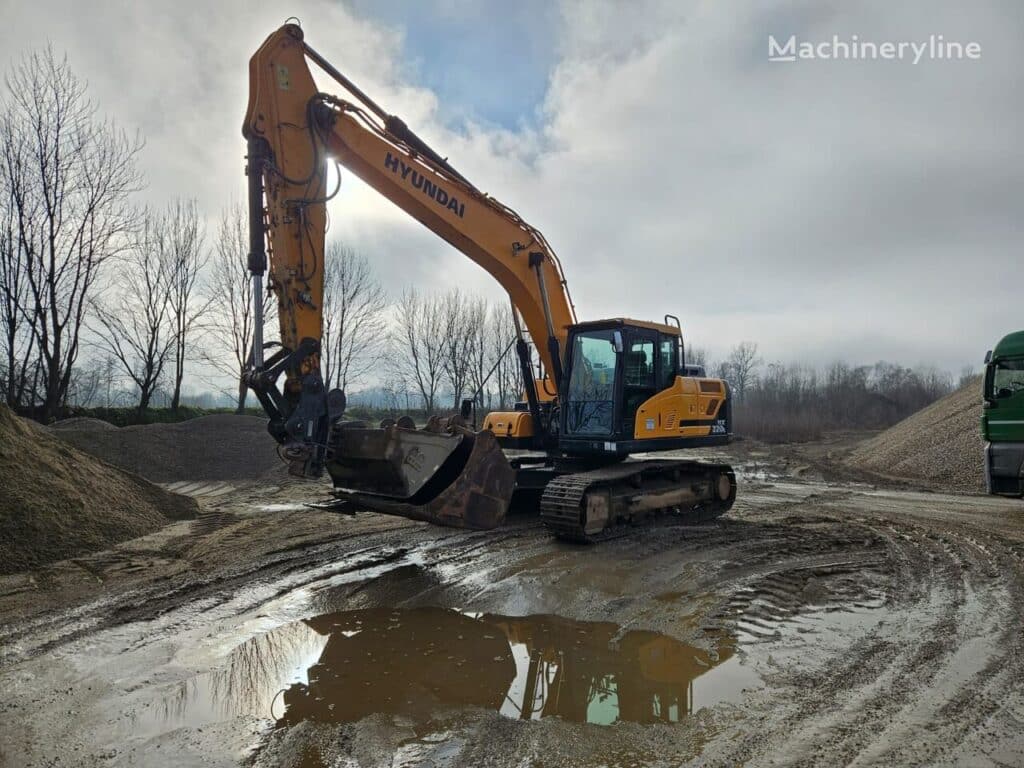2018 Hyundai Excavator - Tracked for sale — view 3