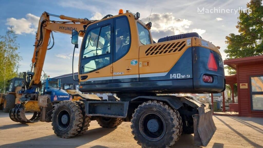 2013 Hyundai Excavator - Wheel for sale
