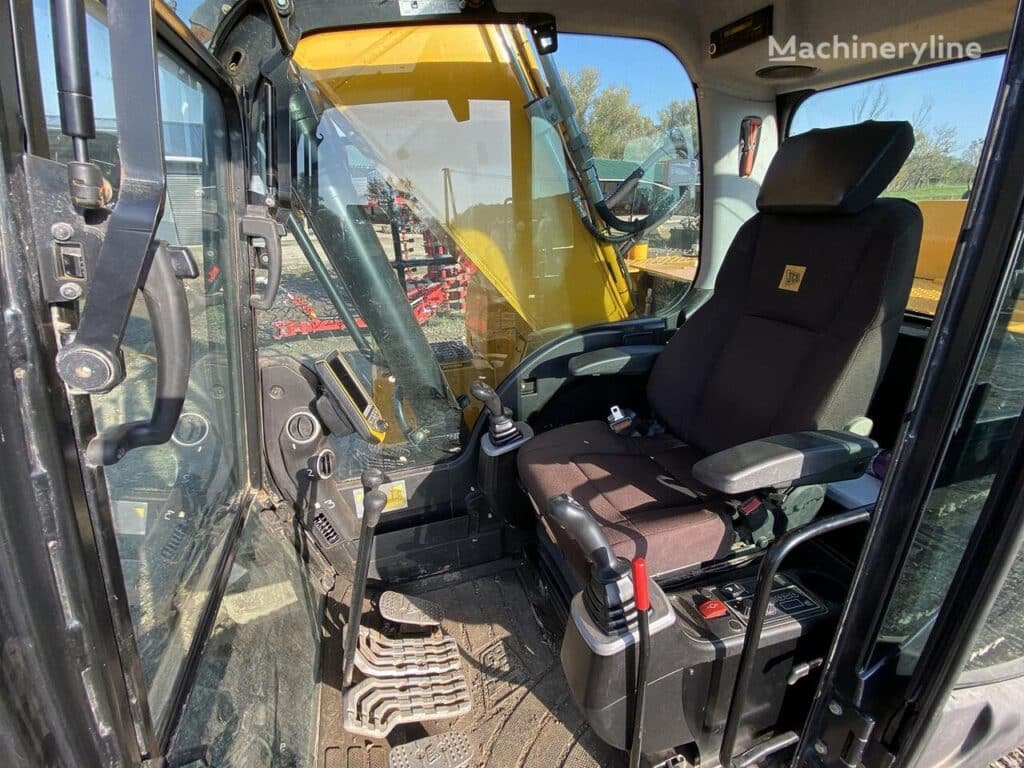 JCB JS220 Excavator - Tracked for sale — view 5