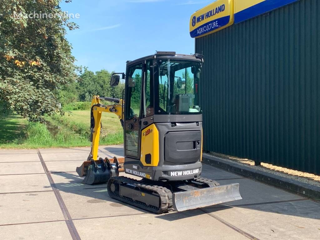 Holland Excavator - Mini for sale — view 2