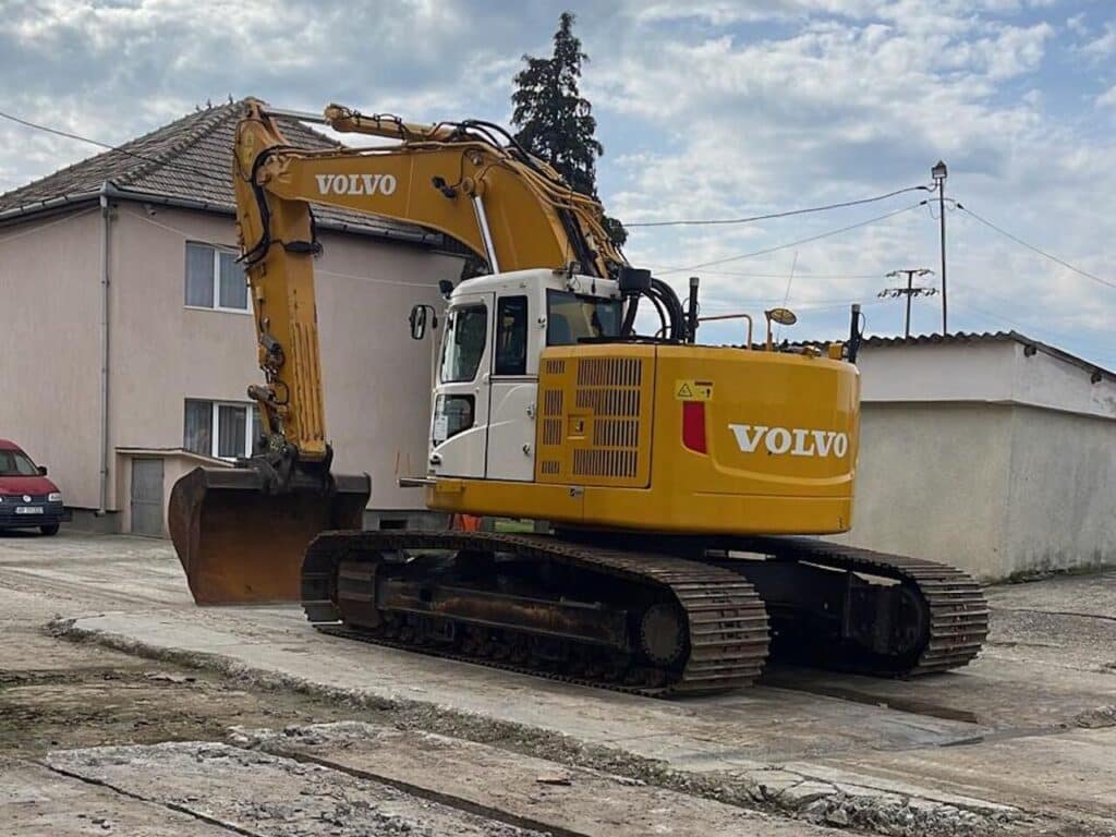 2012 Volvo Excavator - Tracked for sale — view 2