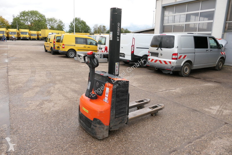 2013 BT SWE 080L Pedestrian Stacker for sale — view 2