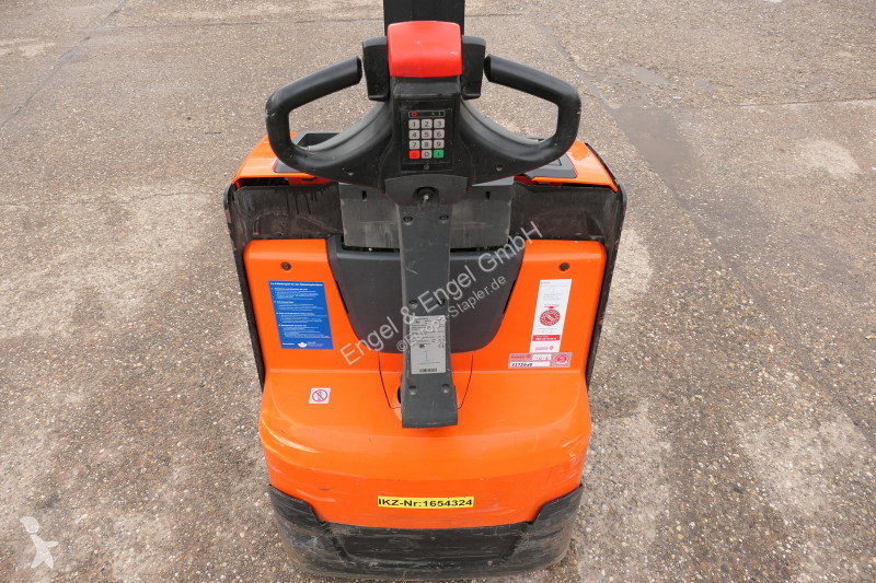 2013 BT SWE 080L Pedestrian Stacker for sale — view 5