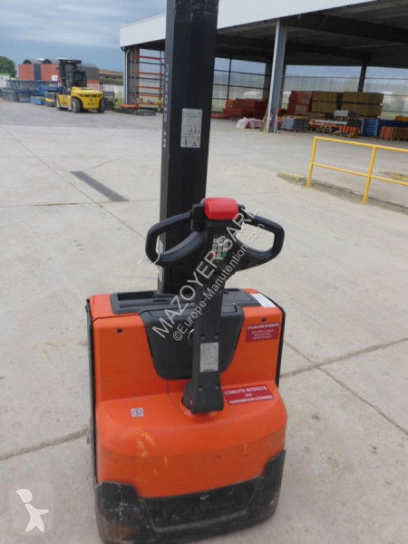 2016 BT SWE080L Pedestrian Stacker for sale — view 4