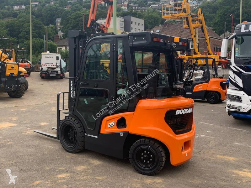 2023 Doosan Diesel Forklift for sale — view 3