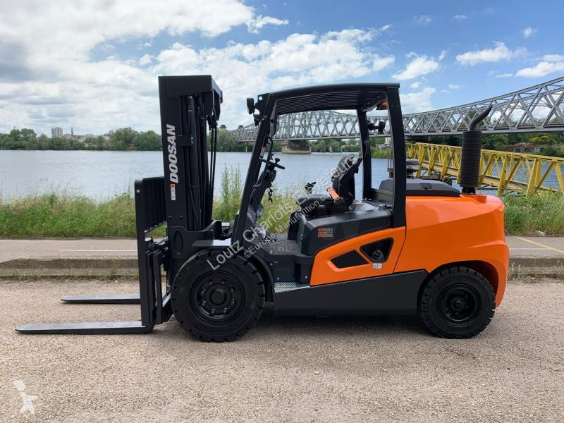 2024 Doosan S-9 Diesel Forklift for sale — view 2