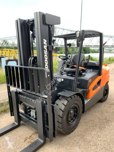 2024 Doosan S-9 Diesel Forklift for sale — view 3