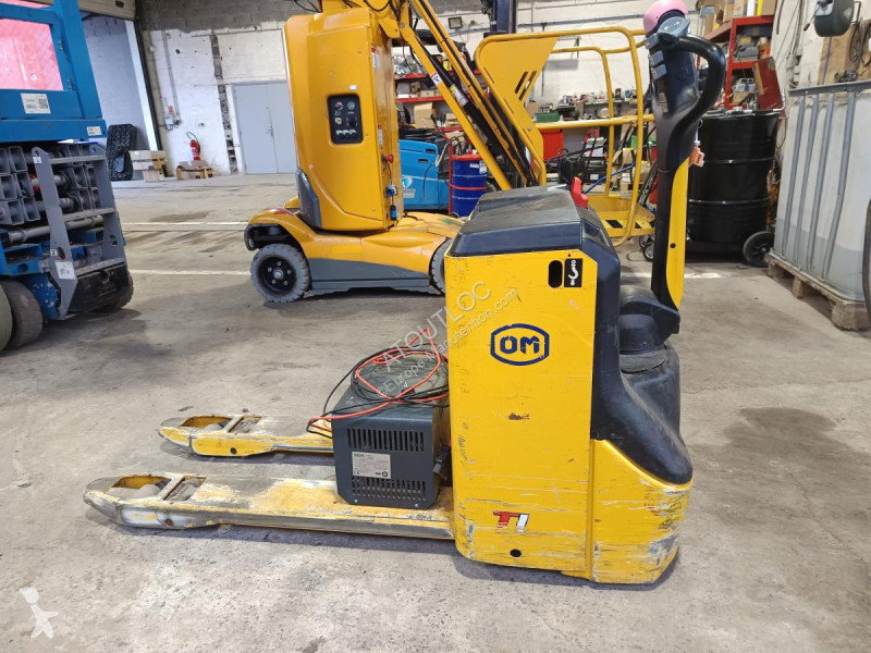 2011 Om Pimespo TL 18 Pallet Truck for sale — view 2