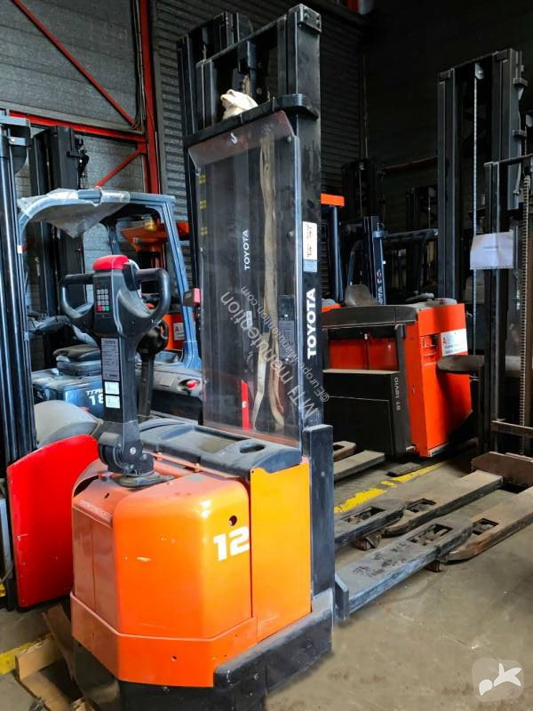 2007 Toyota Pedestrian Stacker for sale