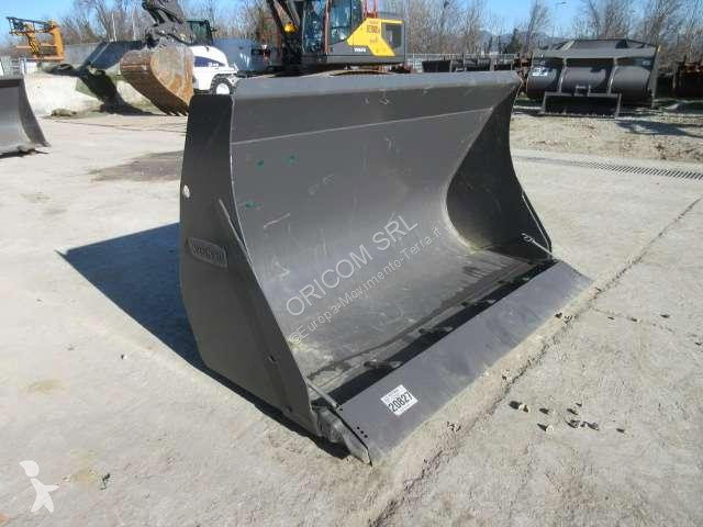 Volvo L20 Attachment - Bucket for sale