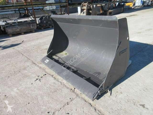 Volvo L20 Attachment - Bucket for sale — view 2