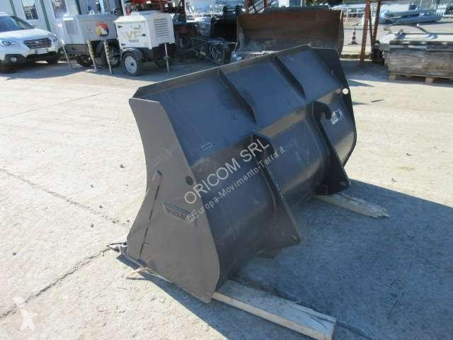 Volvo L20 Attachment - Bucket for sale — view 4