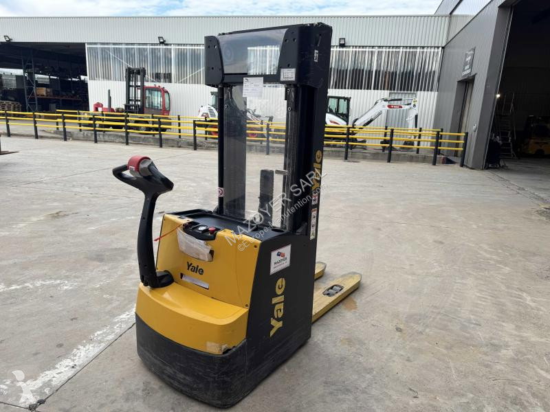 2017 Yale MS16 IL Pedestrian Stacker for sale — view 3