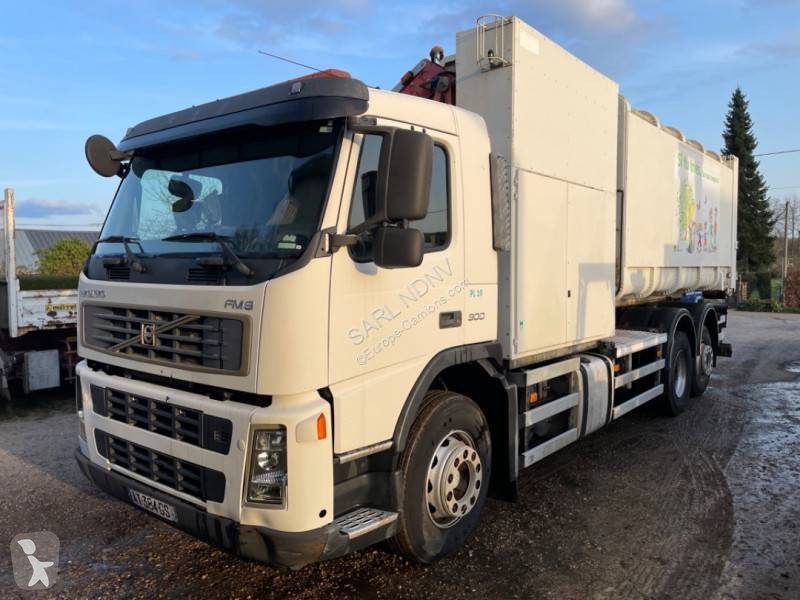 2005 Volvo 300 Garbage Truck for sale