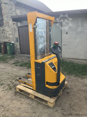 2004 Jungheinrich EJC10 Pallet Truck for sale — view 4
