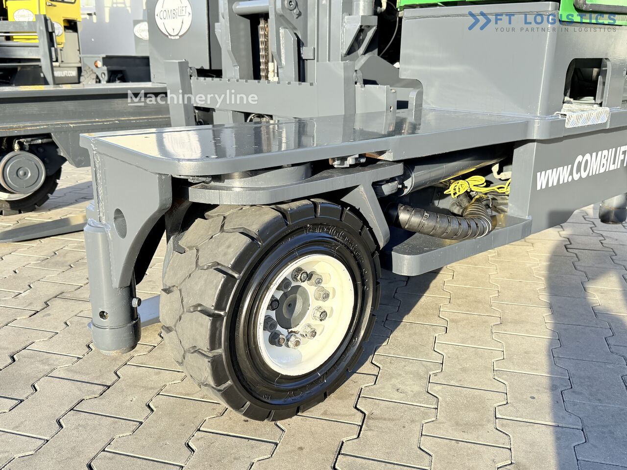 2004 Combilift C4000 GAS Trip Sideloader for sale — view 4