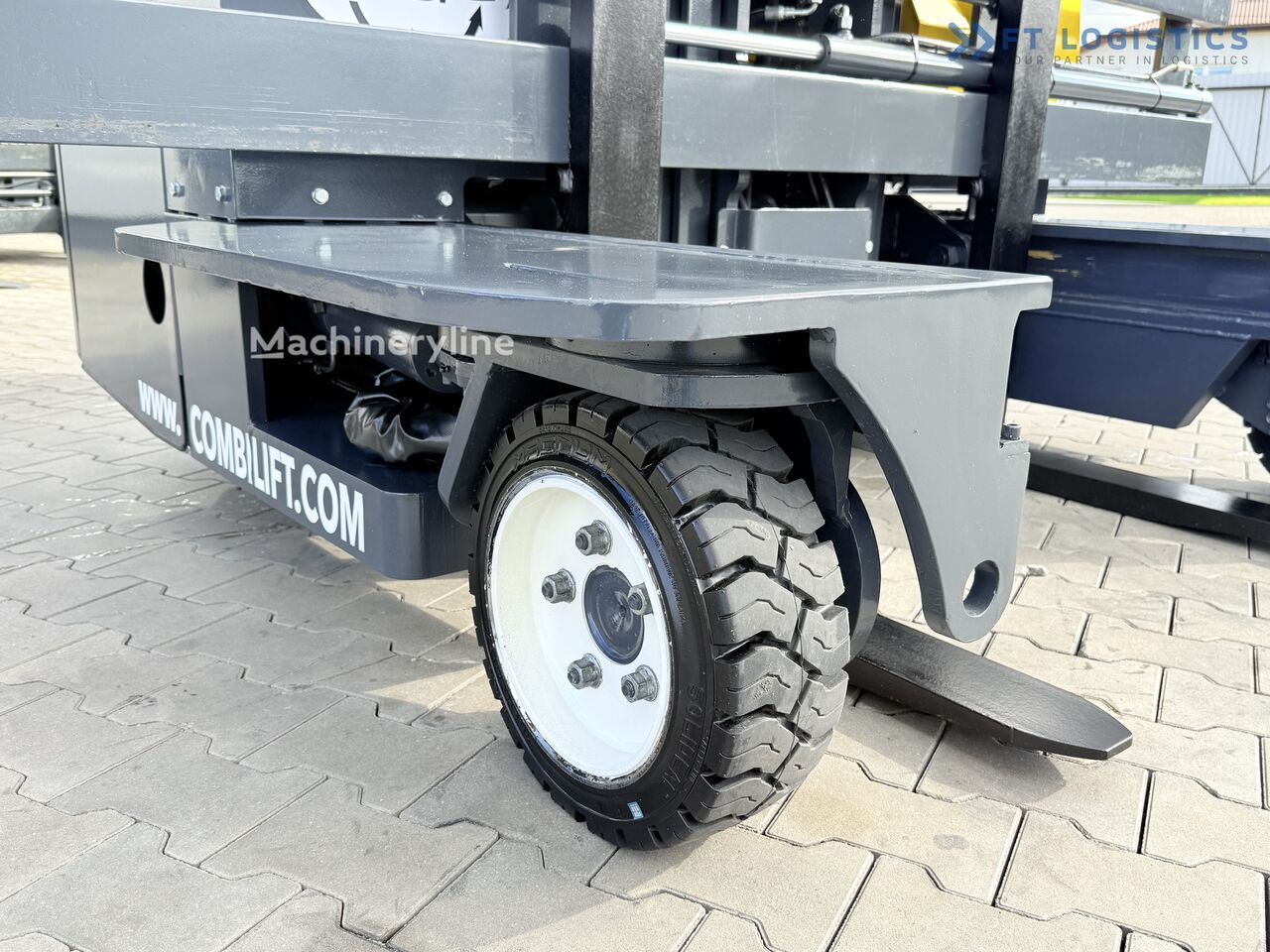 2012 Combilift FOUR-WAY Multi Sideloader for sale — view 4