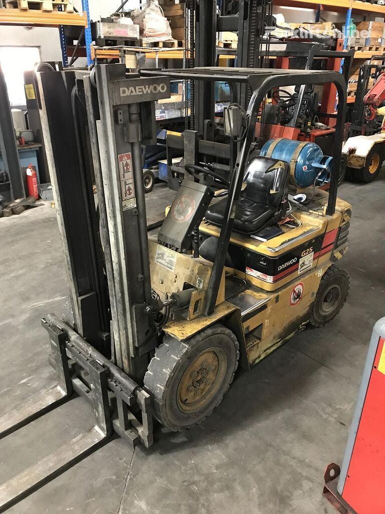 Daewoo G25S-2 Gas Forklift for sale — view 2