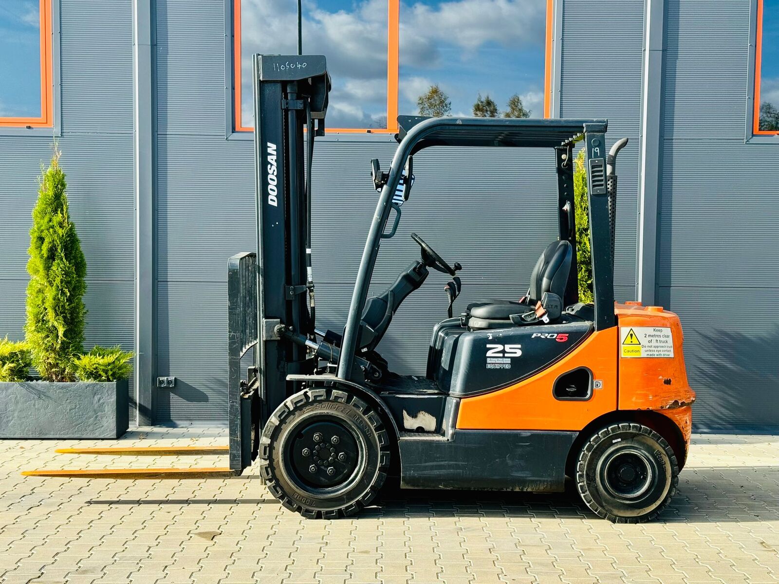 2014 Doosan FLT 19 Diesel Forklift for sale — view 2