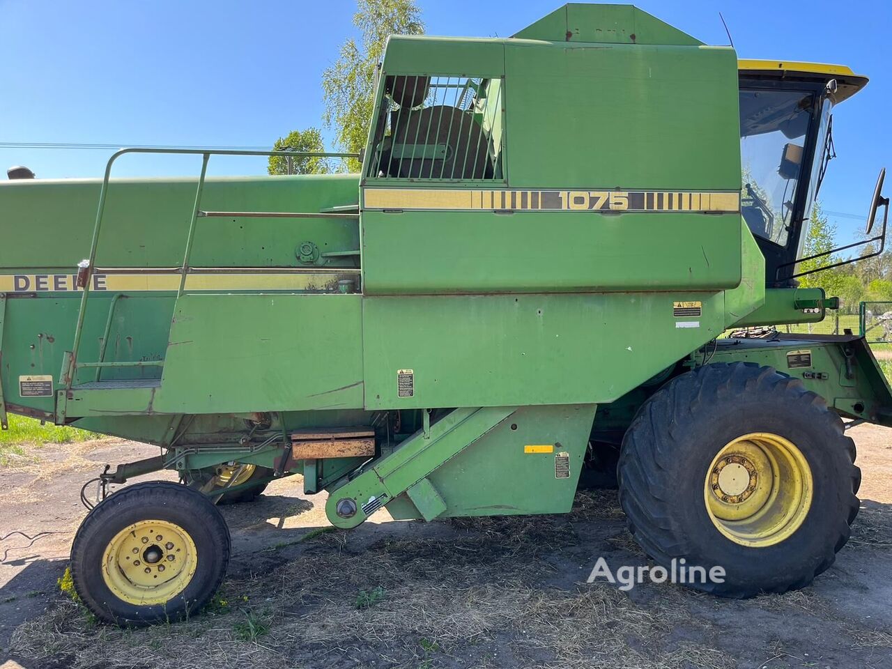 1986 John Deere 1075 Harvester - Grain for sale — view 4