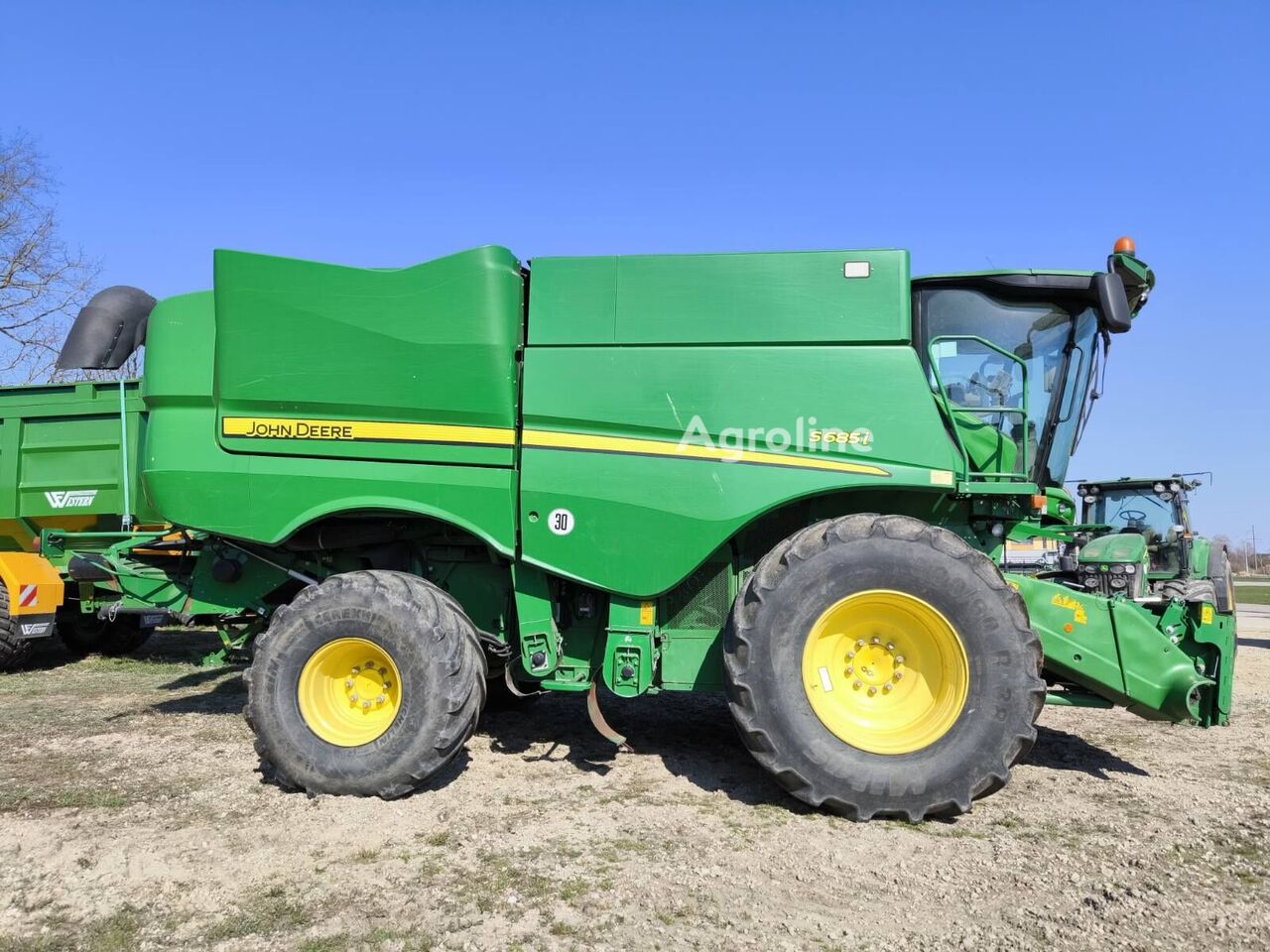 2016 John Deere S685 Harvester - Grain for sale — view 5