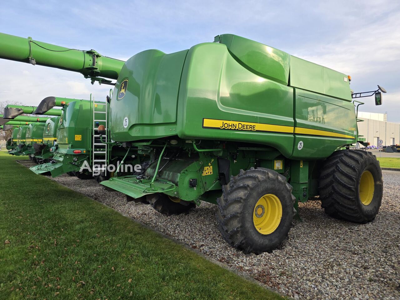 2009 John Deere S690 Harvester - Grain for sale — view 2