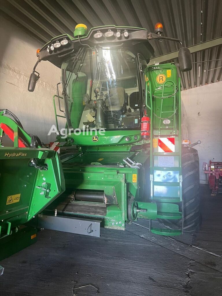 2011 John Deere T550 Harvester - Grain for sale — view 2