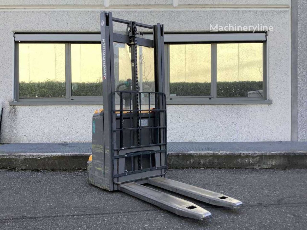 2016 Jungheinrich EJC 110 Pallet Truck for sale — view 2
