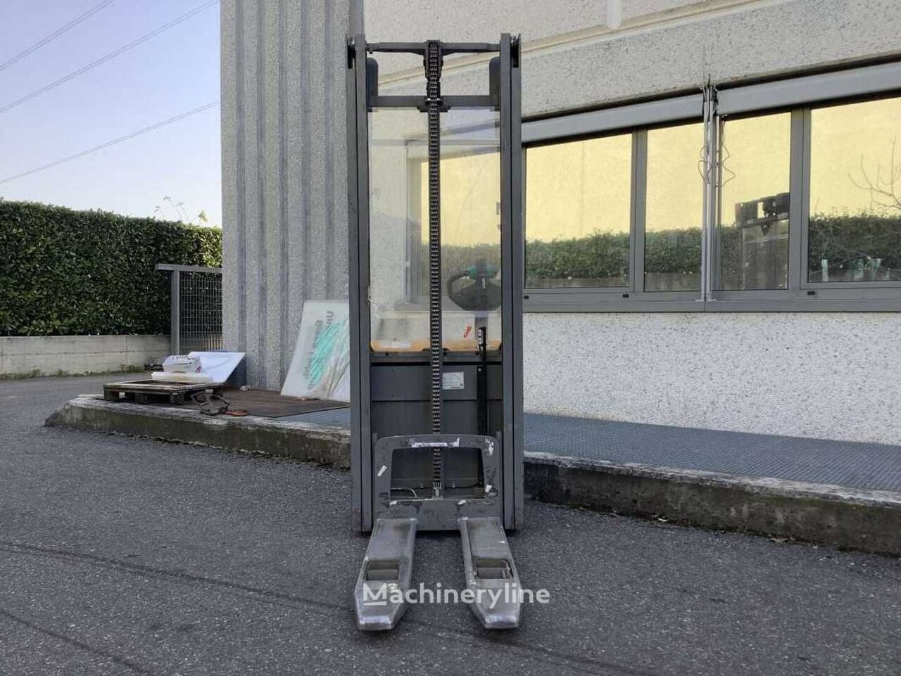 Jungheinrich EJC 112 Pallet Truck for sale — view 3