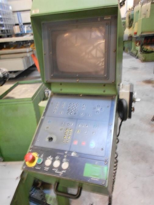 Maho X 500 - Y 400 - Z 300MM Milling Machine for sale — view 3