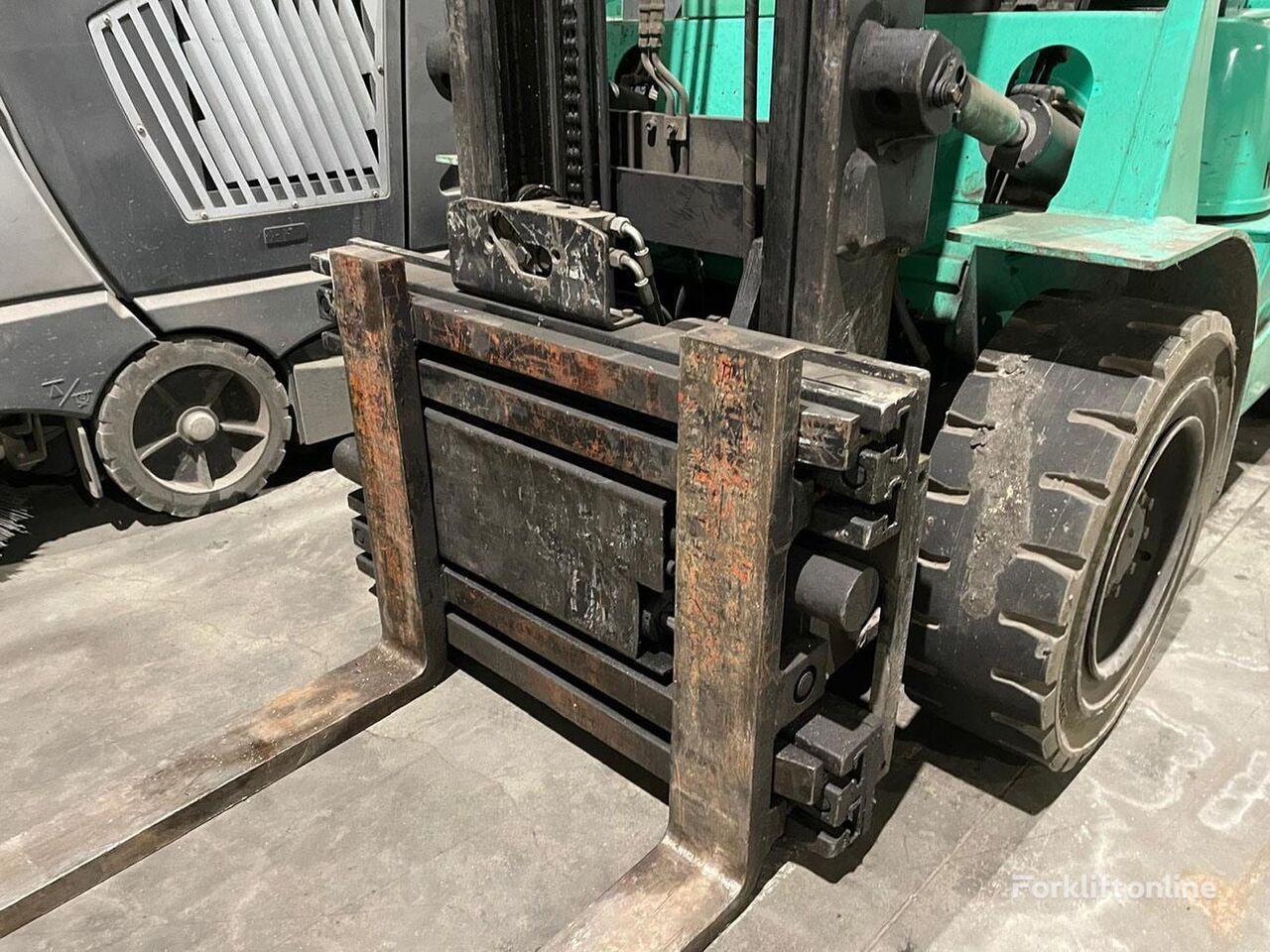 Mitsubishi FG35K Gas Forklift for sale — view 2