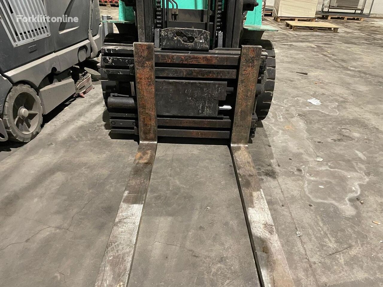 Mitsubishi FG35K Gas Forklift for sale — view 3