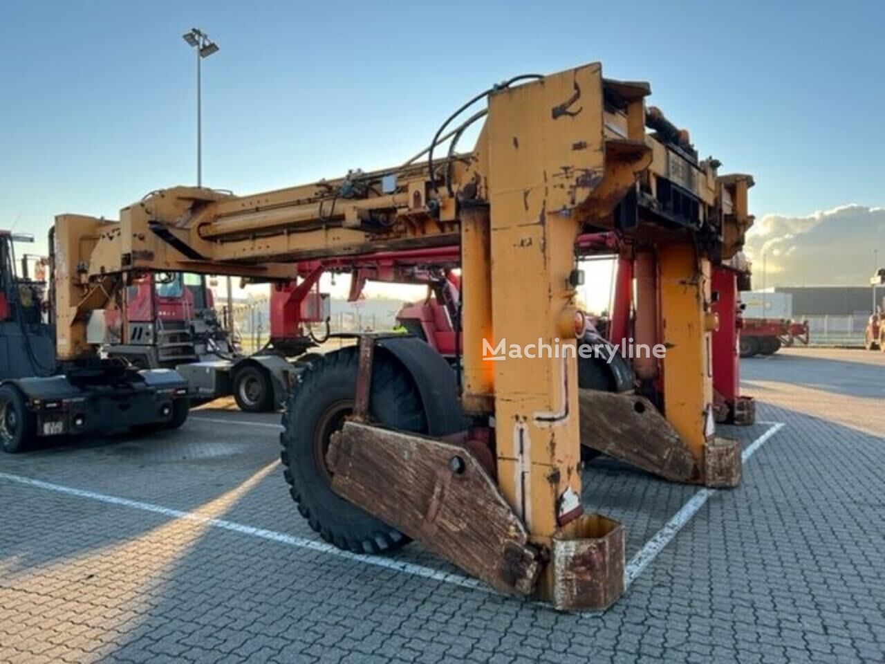 Sisu 20-40” Container Handler - Mast for sale — view 2