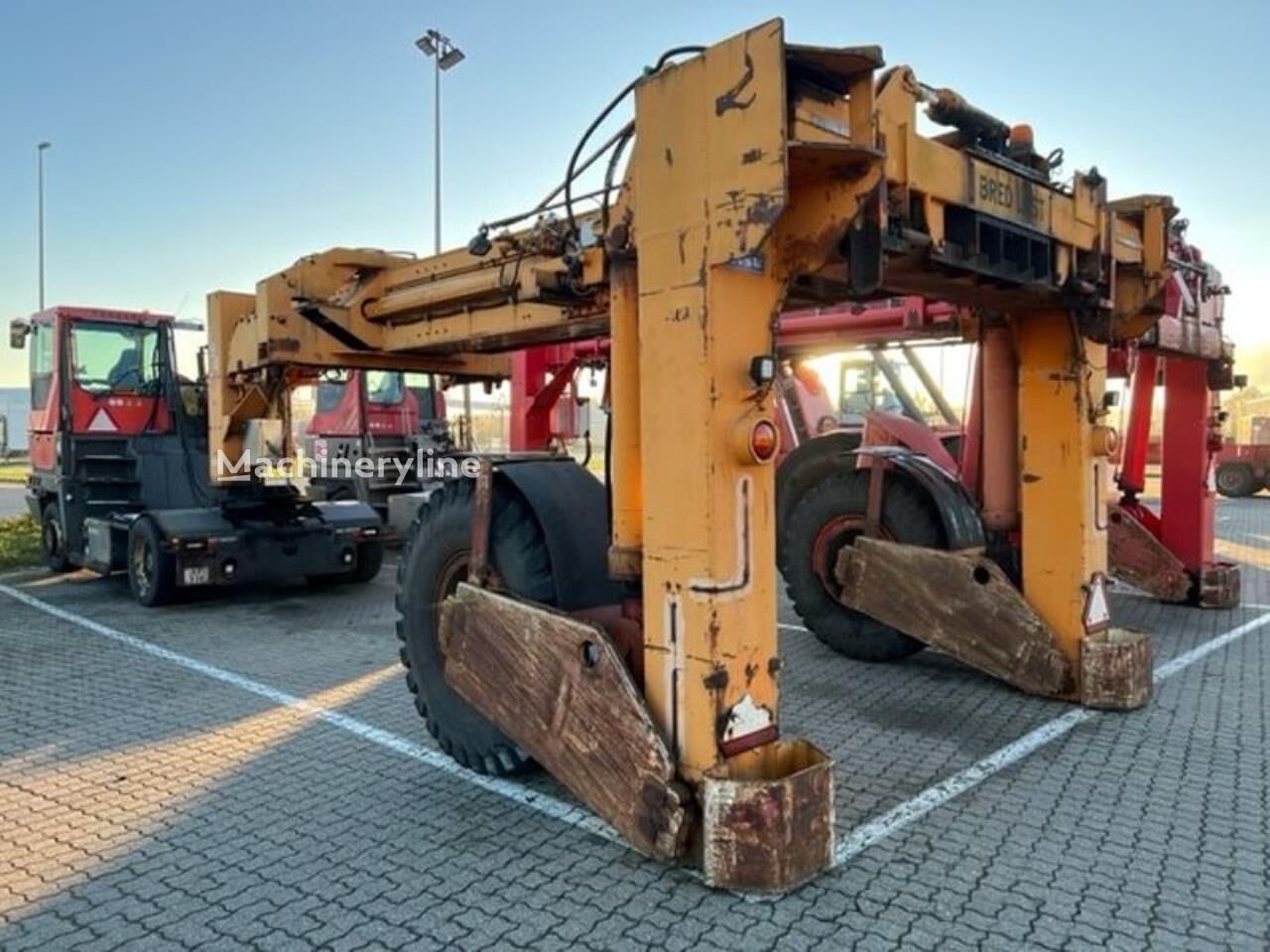 Sisu 20-40” Container Handler - Mast for sale — view 4