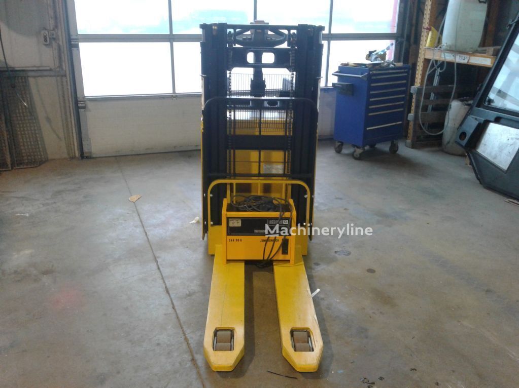 2015 Yale MP20XD Pallet Truck for sale — view 3