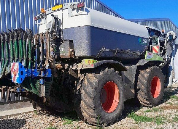 2015 Claas Xerion 4000 78 Manure - Spreader for sale — view 3