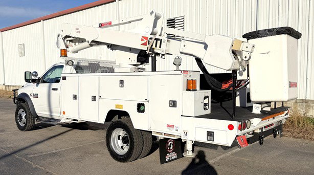 2019 ETI ETCMH37IH Bucket Truck for sale — view 4