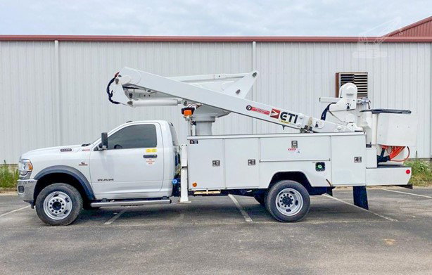 2019 ETI ETCMH40IH Bucket Truck for sale — view 2