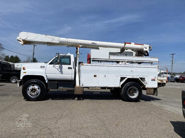2005 GMC 7500 Bucket Truck for sale — view 3